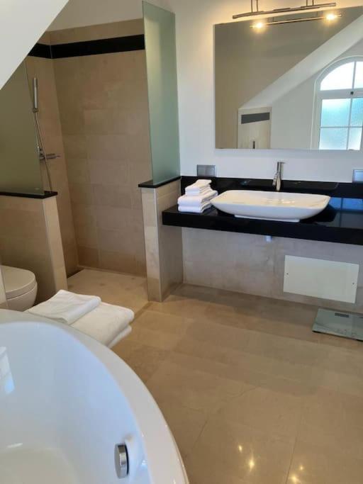 Lana - Heated Pool - Sea View - Two Independent Floors * Distretto di Faro